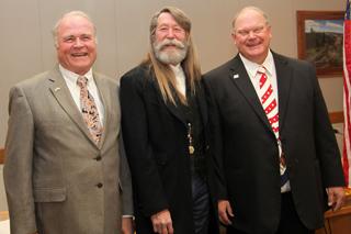 Garfield County Commissioners 迈克参孙, 约翰•马丁 and Tom Jankovsky